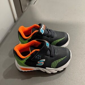 Sketchers baby size 5